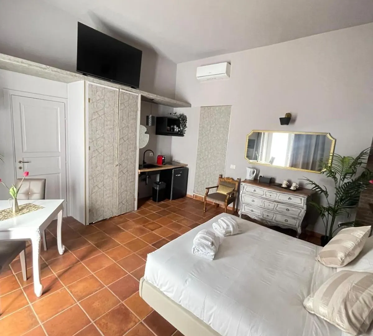 Lucilla'S Suite San Pietro Station Rome 0*,  Italy